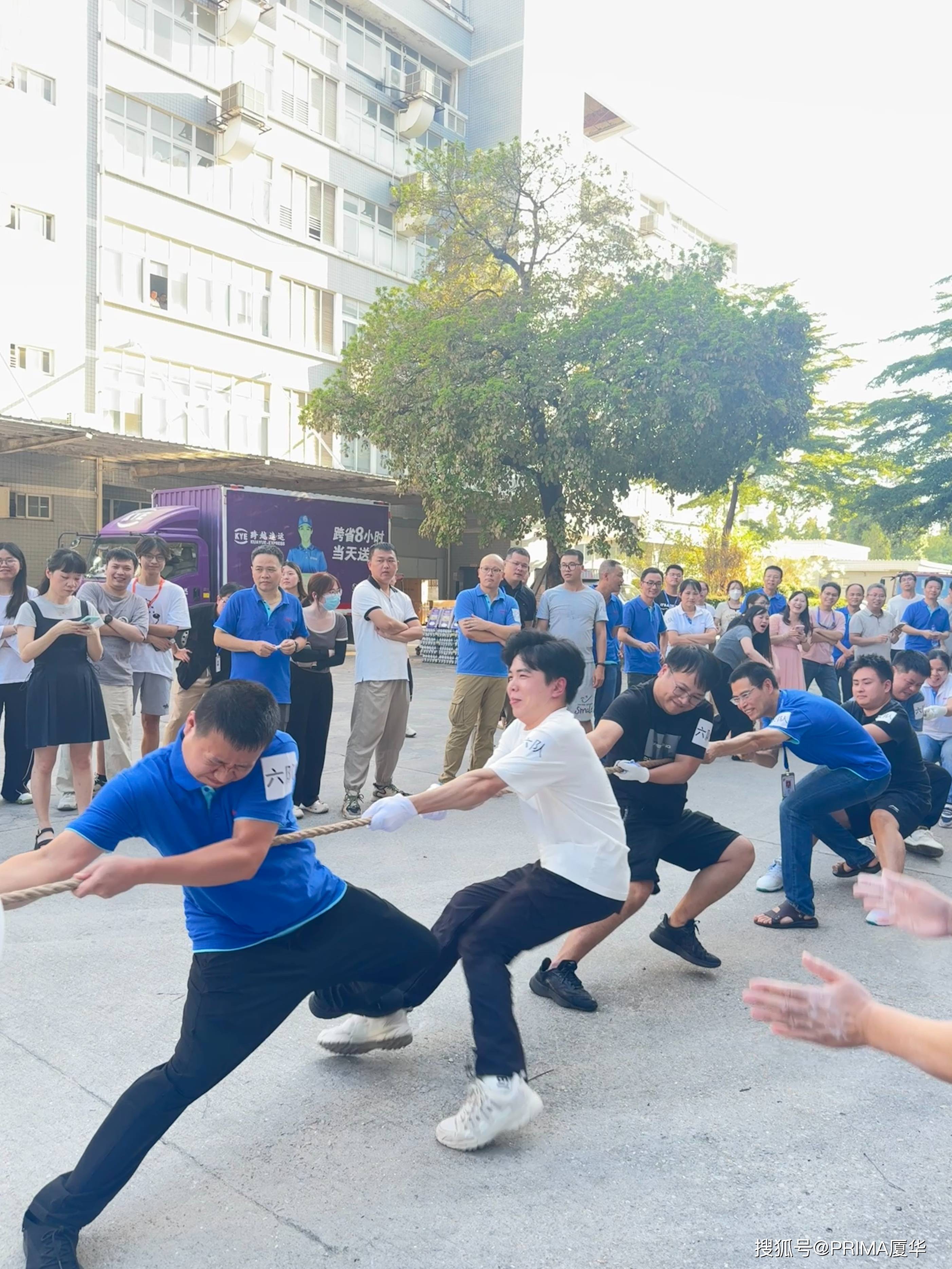 台湾队在比赛中斗志昂扬，赢得欢呼